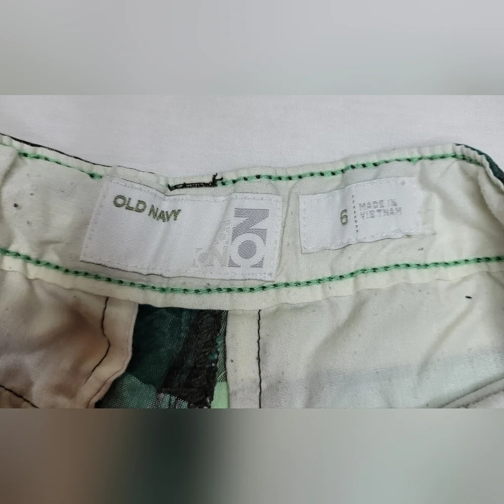 Old Navy Green and White Plaid Little Boy's Dress Shorts Size 6
